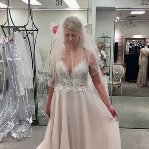 Champagne VEIL 2Tier w/scallop edge David’s bridal